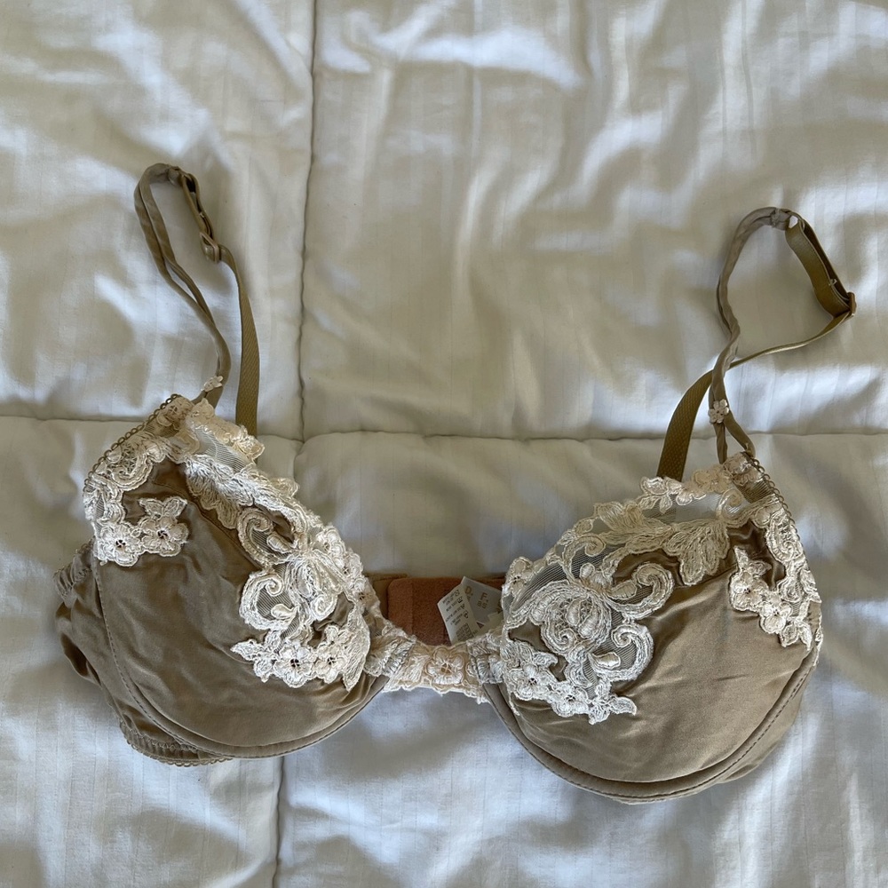 SALE!!! HOT ITEM! LA PERLA SILK LA MAISON BRA